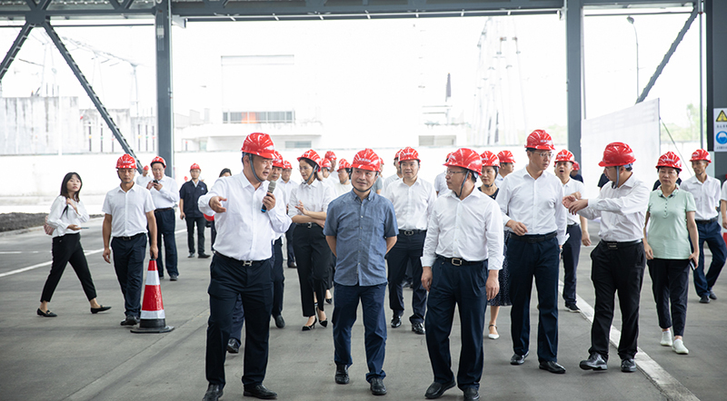 内江市“全市服务业发展大会”参会领导调研川南冶金建材物流园项目建设推进(图2)